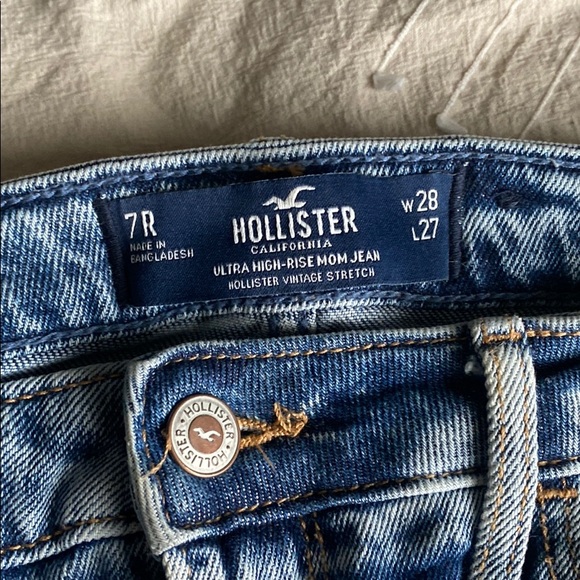 medium wash mom jeans - Picture 3 of 4